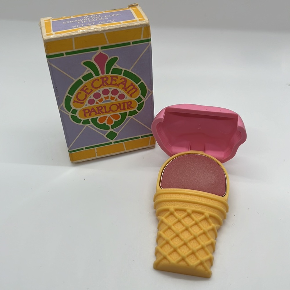 New in box vintage Avon strawberry cone lip gloss